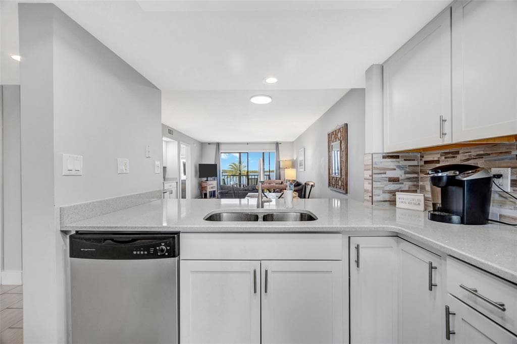 4620 BAY BOULEVARD 1117 photo 12