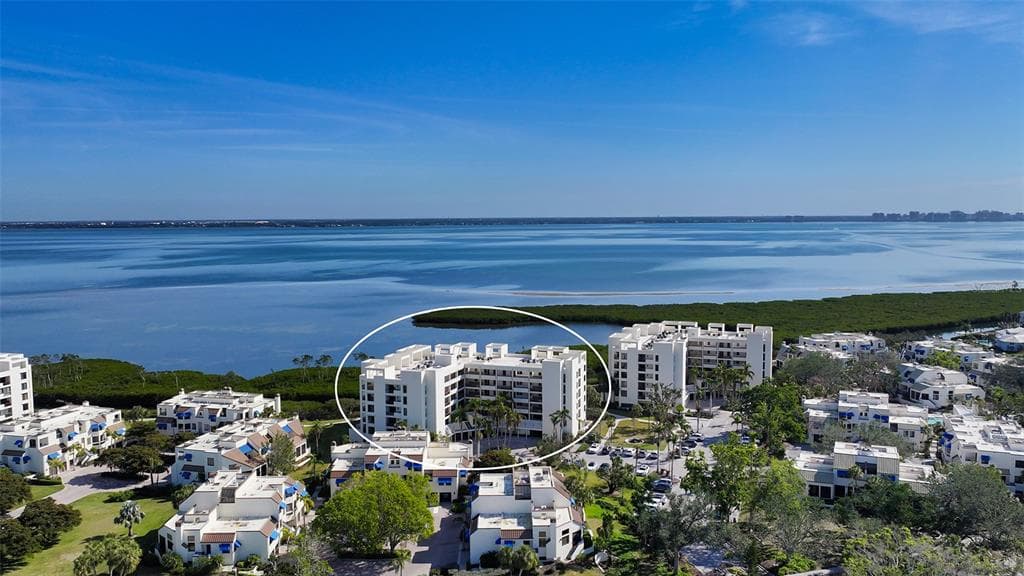 1932 HARBOURSIDE DRIVE 244 photo 5