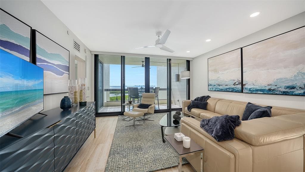 1932 HARBOURSIDE DRIVE 244 photo 10