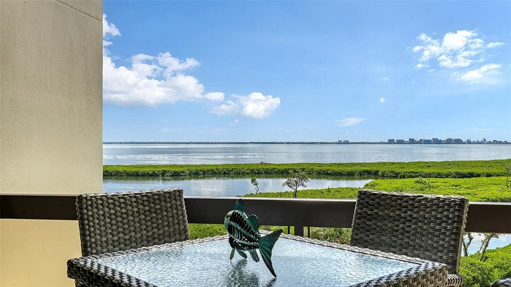 1932 HARBOURSIDE DRIVE 244 photo 4
