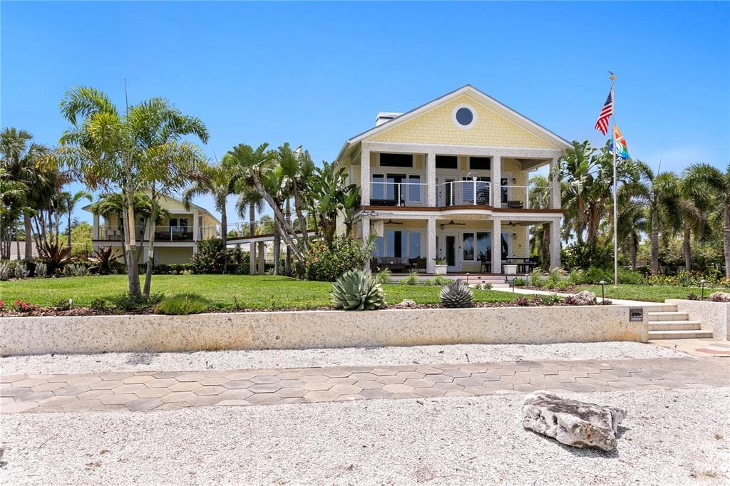 1803 BEACH DRIVE SE photo 2