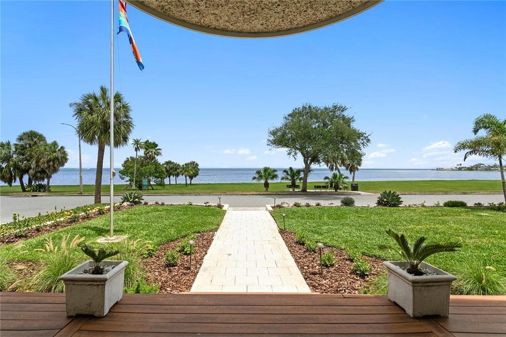 1803 BEACH DRIVE SE photo 5