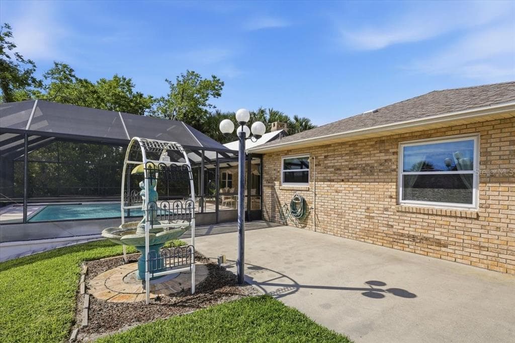 23 CHRISTOPHER COURT photo 18