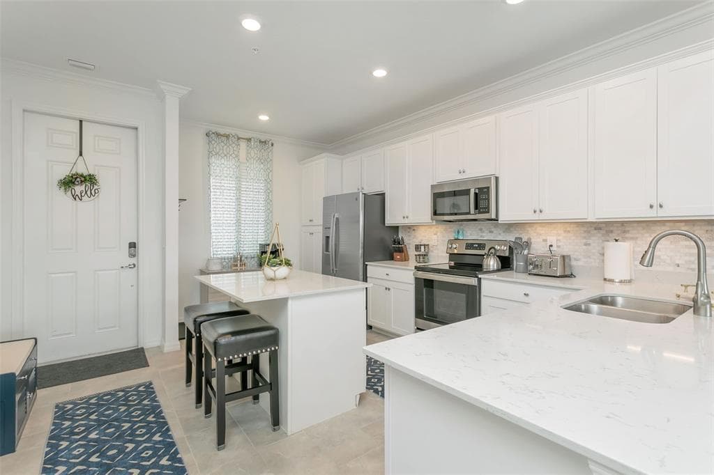 18028 GAWTHROP DRIVE 403 photo 9