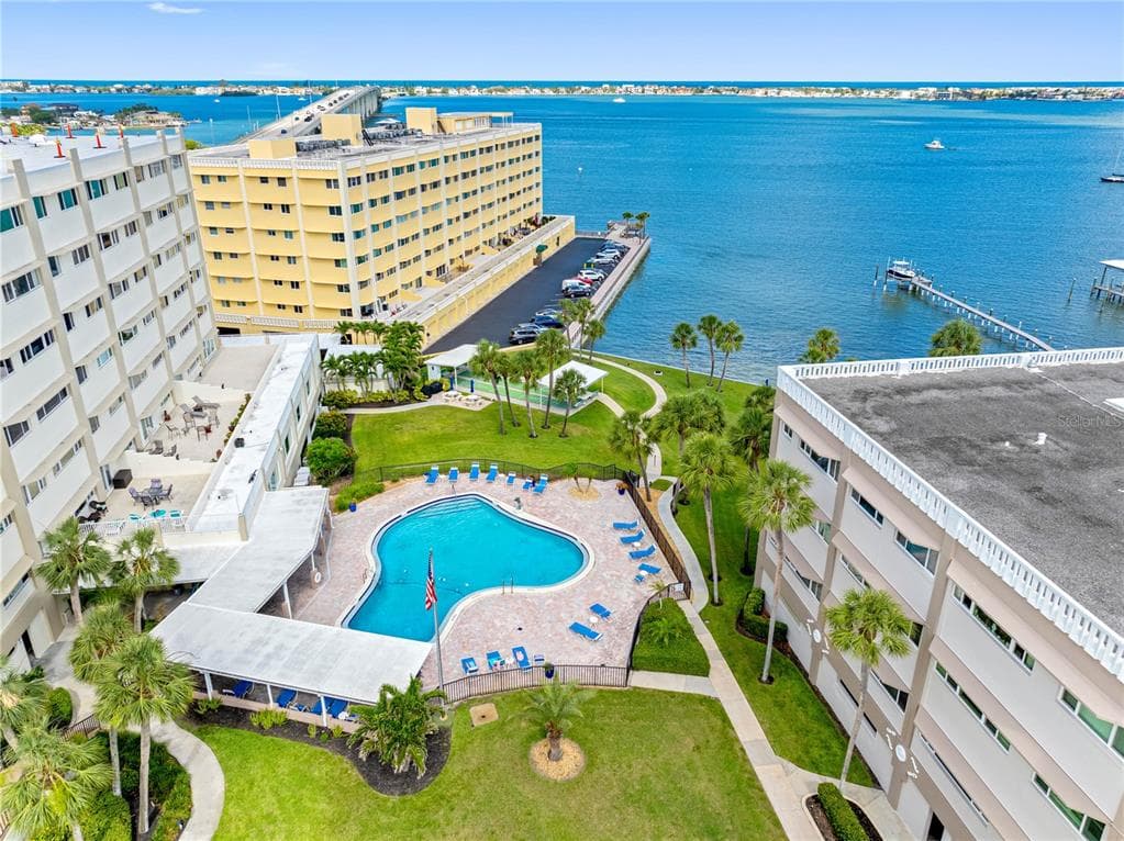 100 BLUFF VIEW DRIVE #404C 2