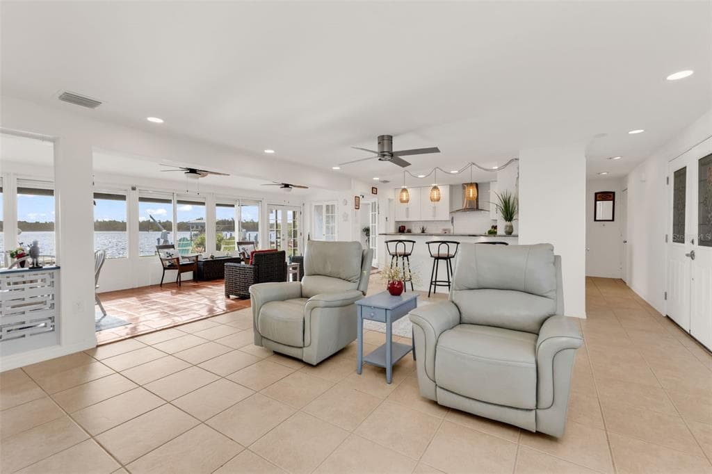 2308 HARBOUR DRIVE photo 7