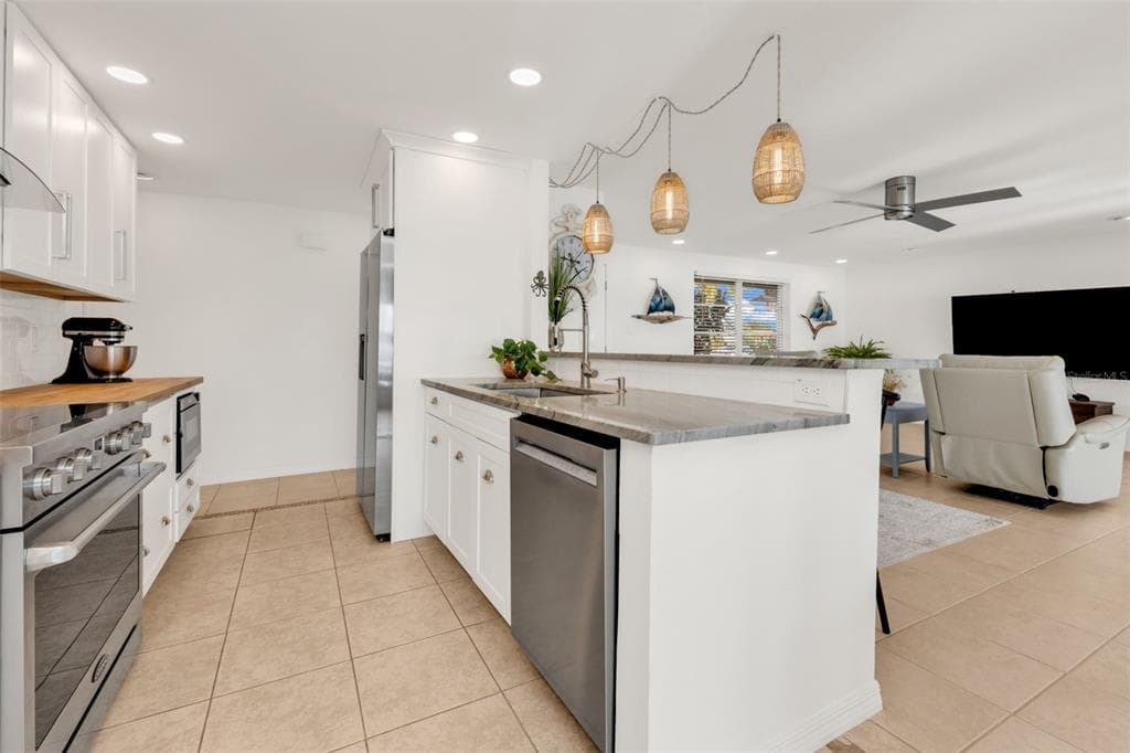 2308 HARBOUR DRIVE photo 10