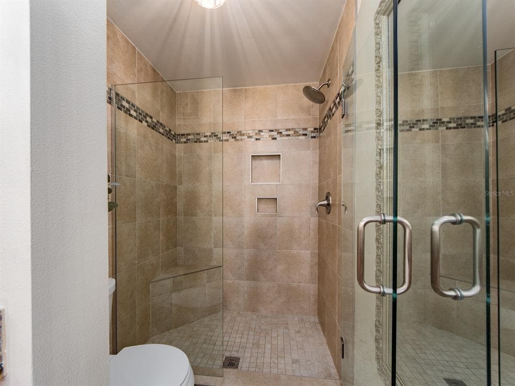 610 ISLAND WAY 407 photo 23