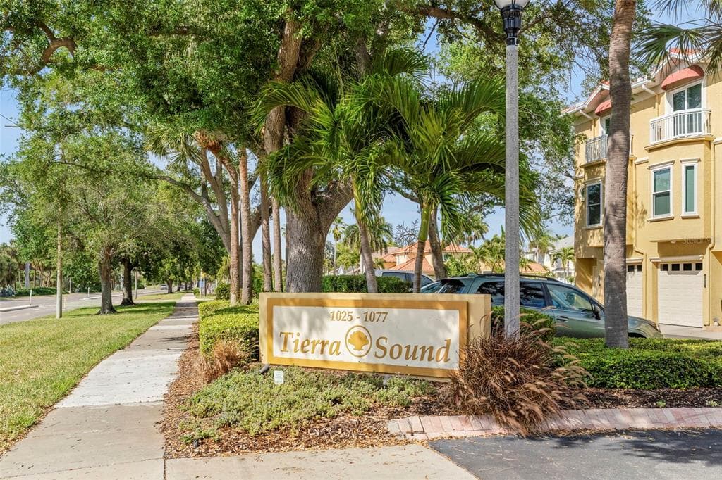 1071 PINELLAS BAYWAY S 3
