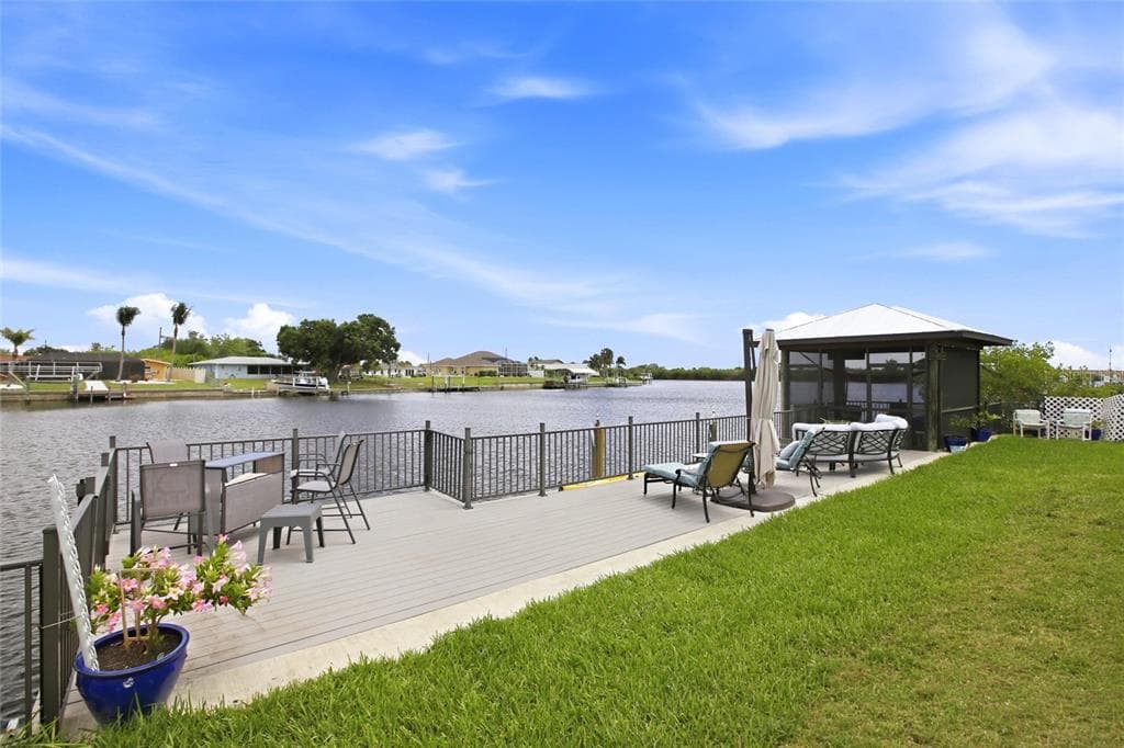 165 W TARPON BOULEVARD NW 5