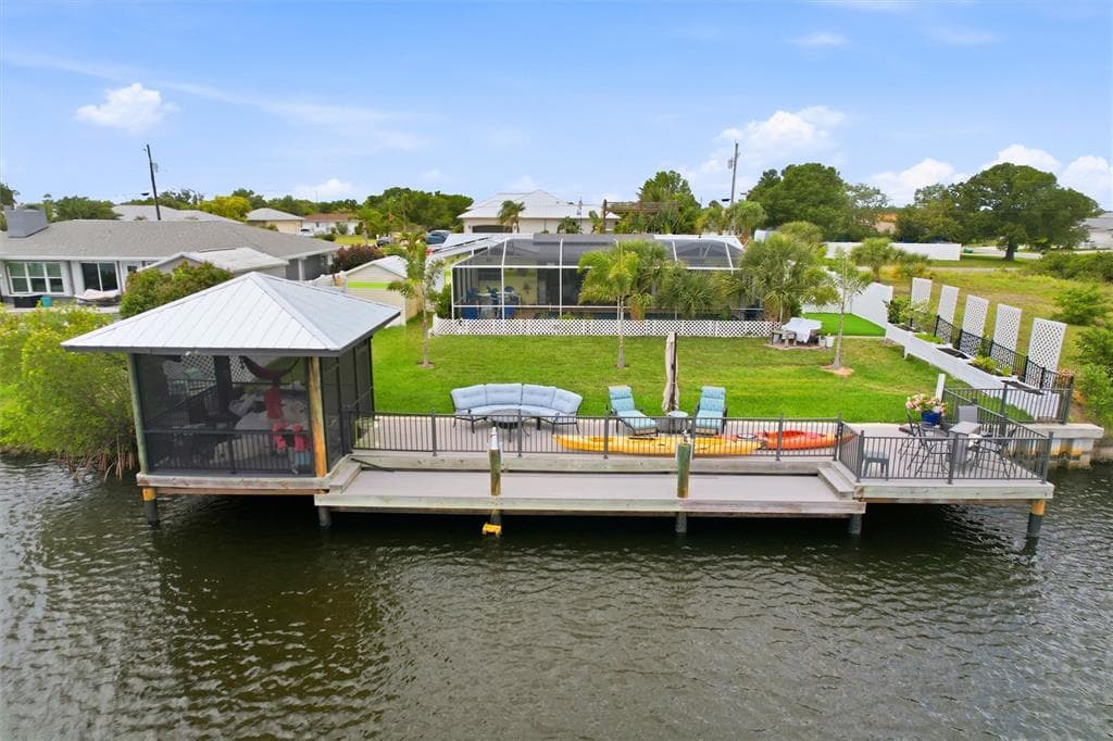 165 W TARPON BOULEVARD NW 4