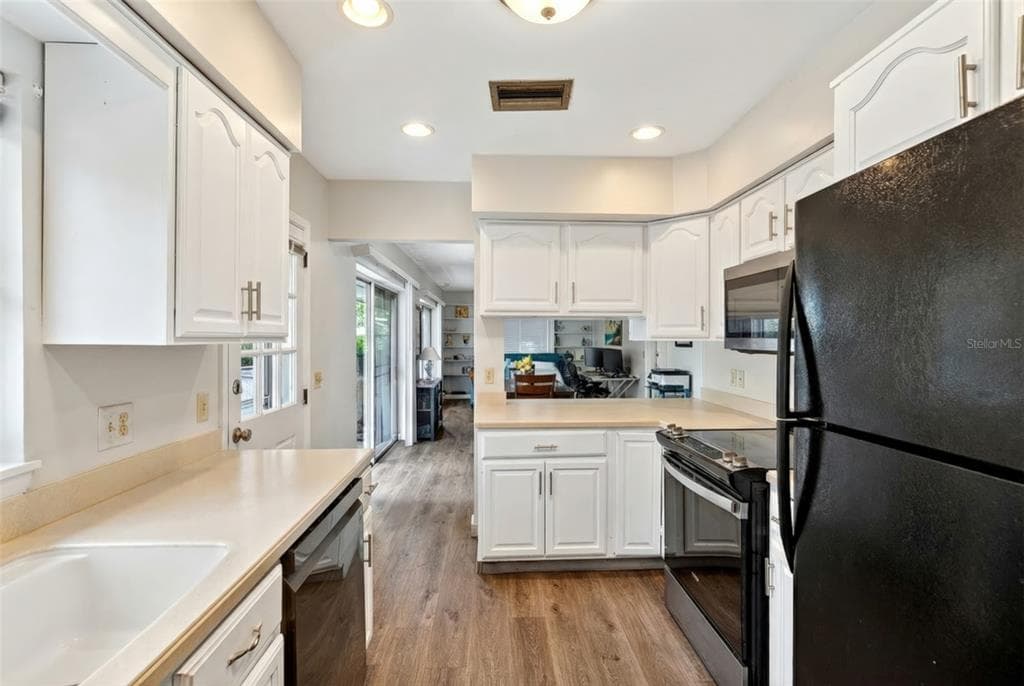 1565 S EVERGREEN AVENUE photo 9