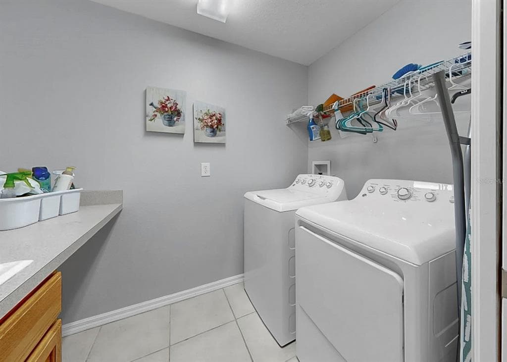 220 ROSANA DRIVE photo 25