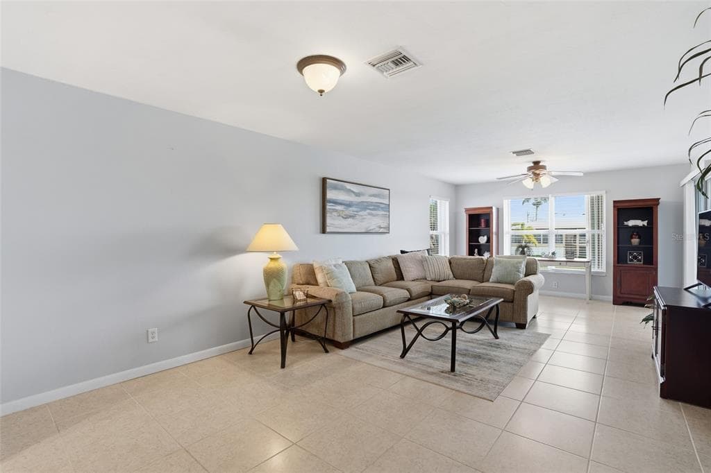 912 SE 46TH STREET #201 4