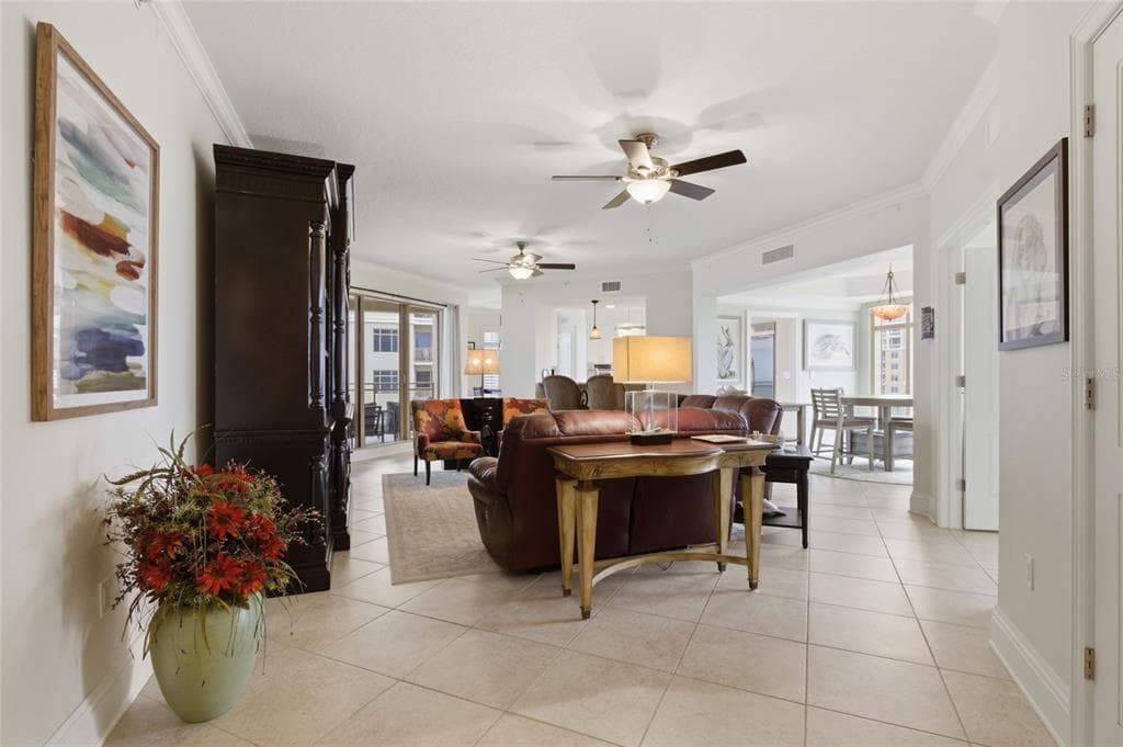 11 BAYMONT STREET 608 photo 5