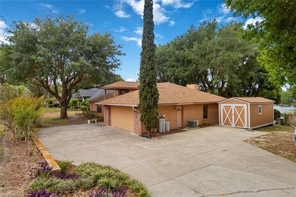 9835 LAKESHORE DRIVE 5