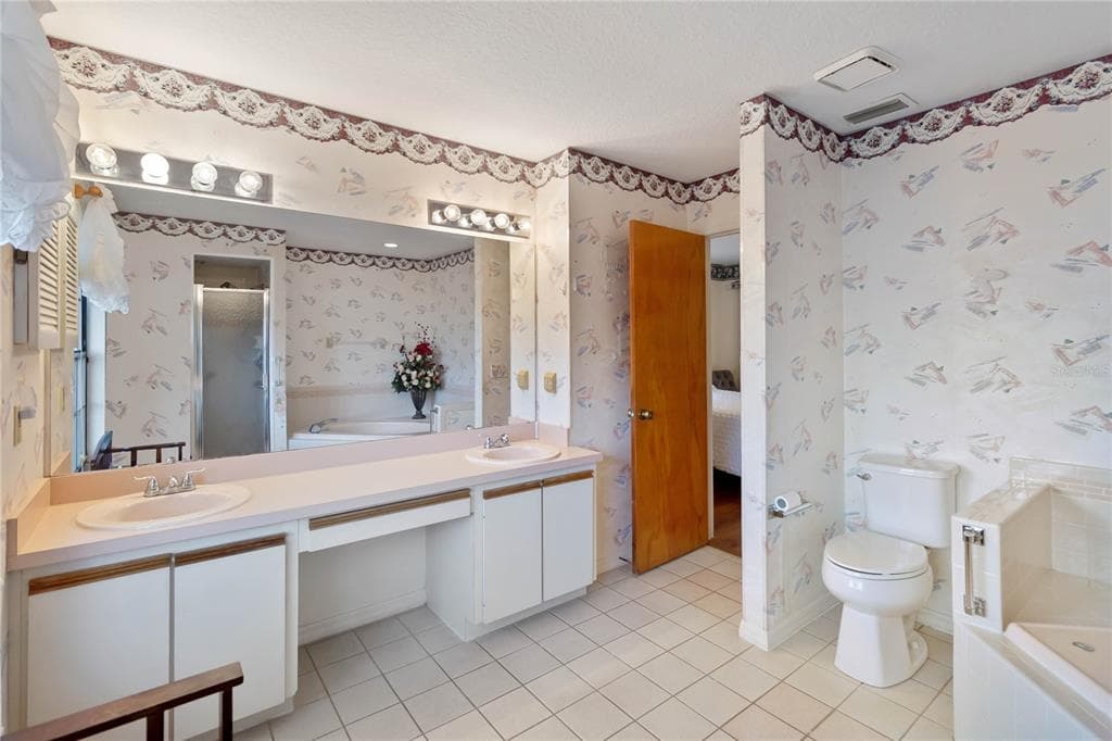 9835 LAKESHORE DRIVE photo 25
