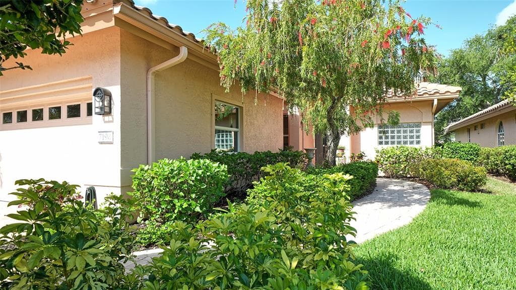7198 DEL LAGO DRIVE photo 5