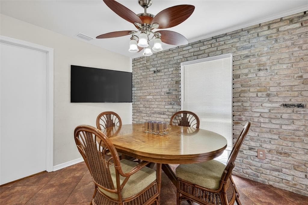 1735 LAKESHORE DRIVE photo 24
