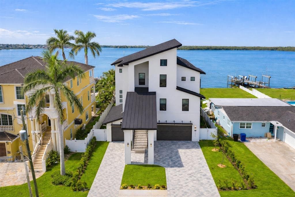 1843 BAYOU GRANDE BOULEVARD NE 1