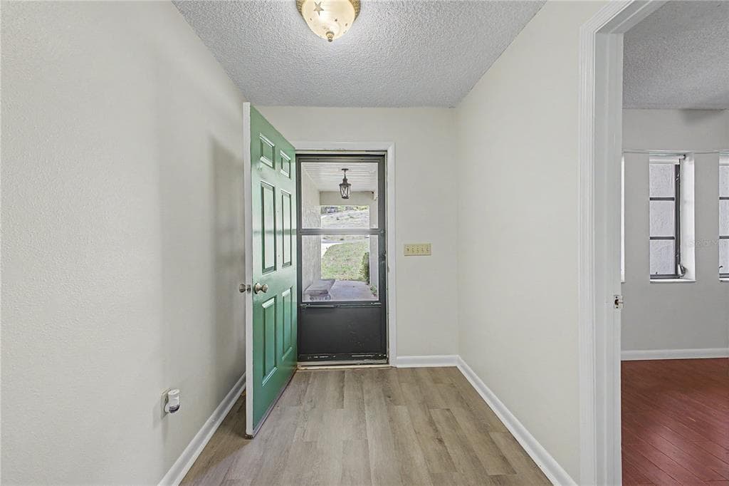 1358 IVYDALE ROAD photo 11
