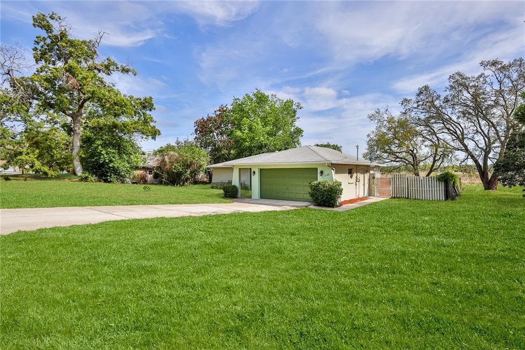 1358 IVYDALE ROAD photo 8