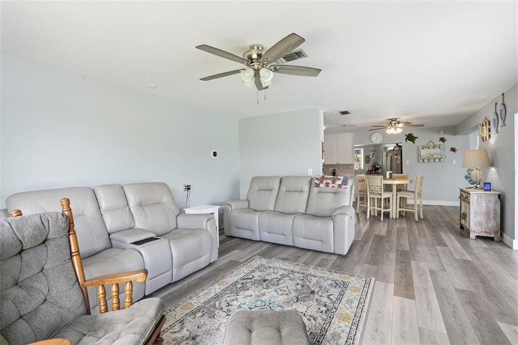 300 DELIDO COURT photo 13