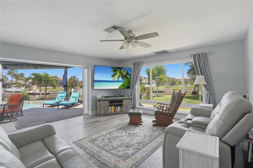 300 DELIDO COURT photo 12