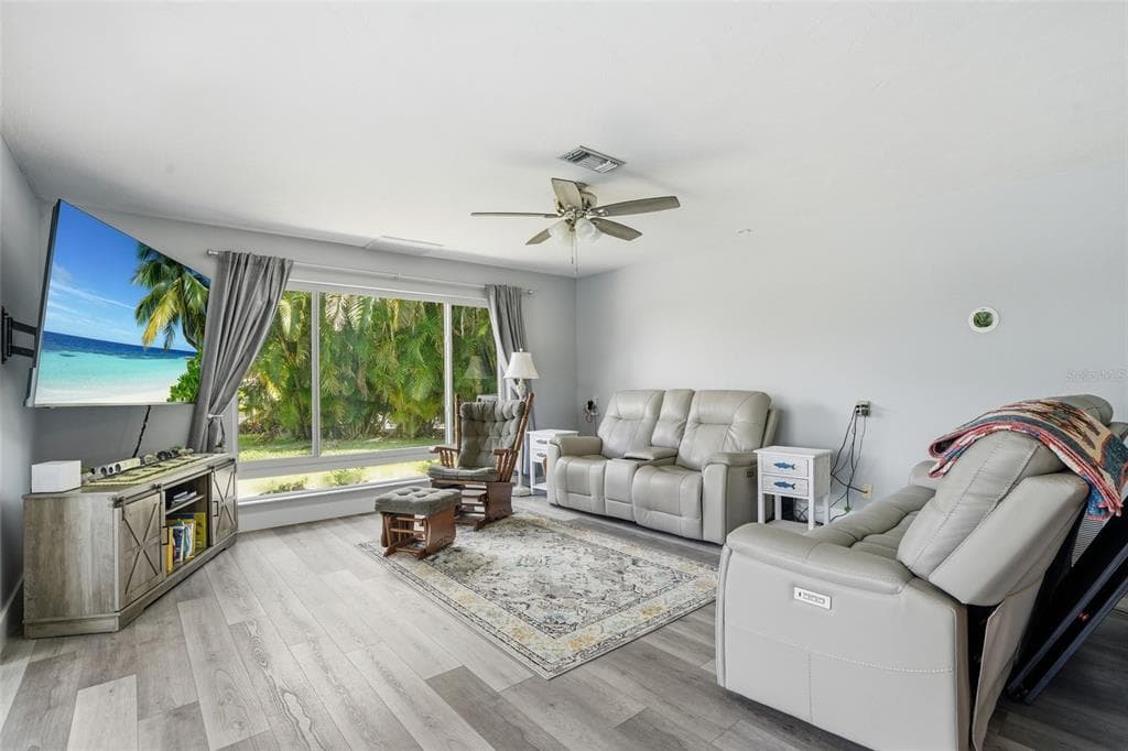 300 DELIDO COURT photo 11