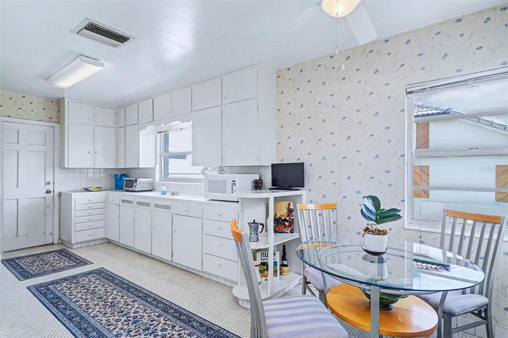 18206 SUNSET BOULEVARD photo 22