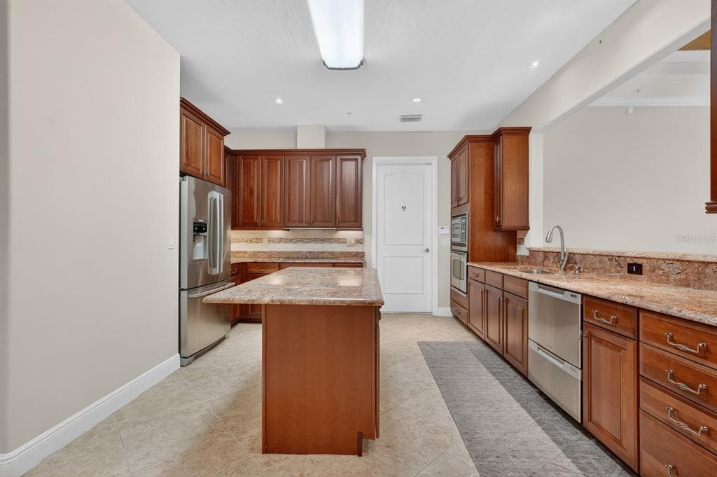 40 CASA BELLA CIRCLE 1101 photo 18