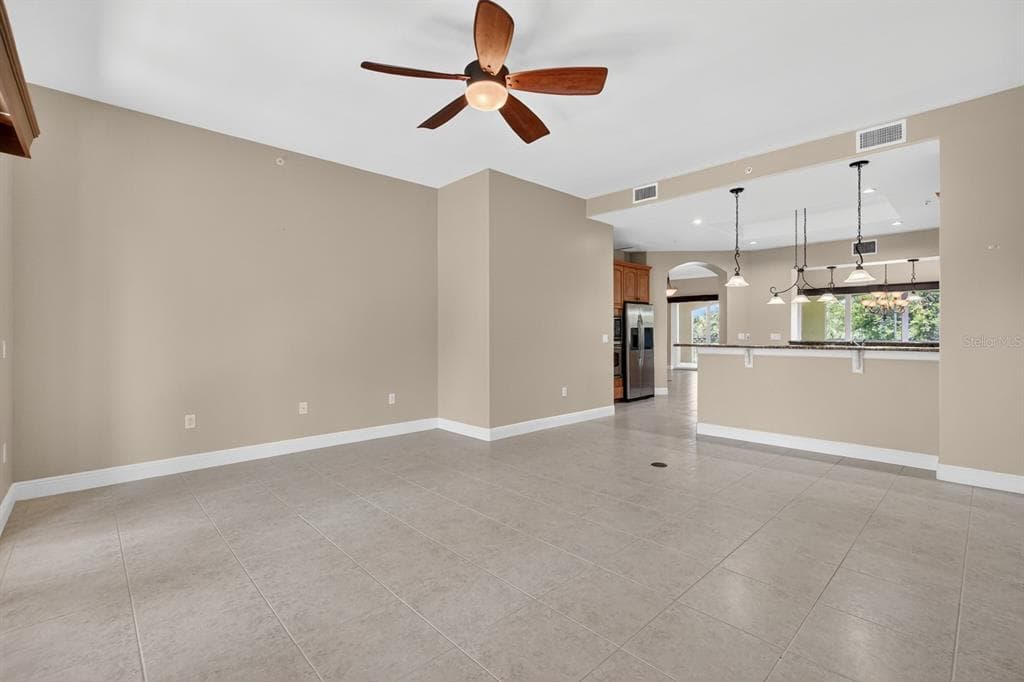 40 CASA BELLA CIRCLE 1102 photo 14