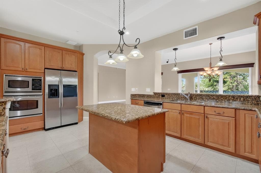 40 CASA BELLA CIRCLE 1102 photo 18