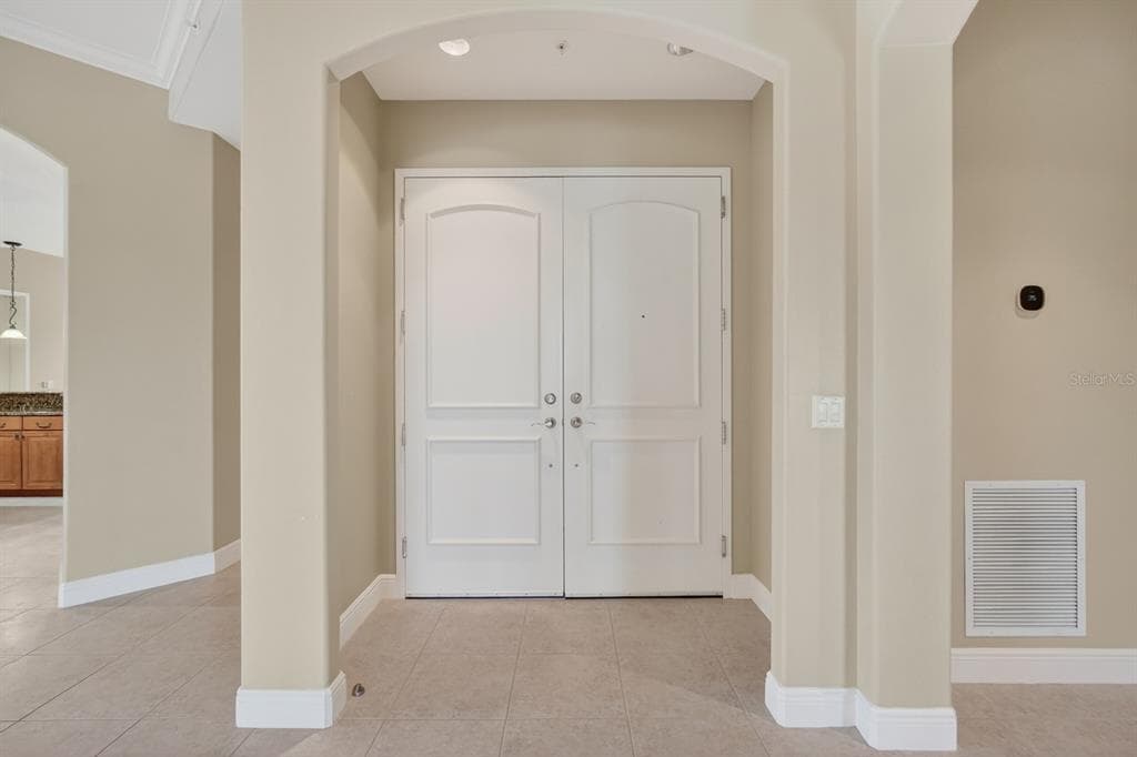 40 CASA BELLA CIRCLE 1102 photo 8