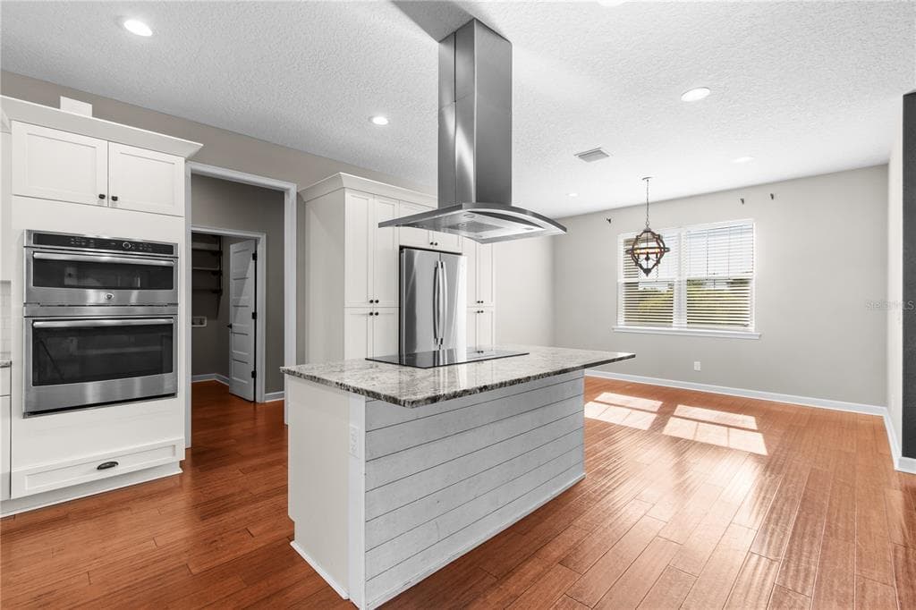 14805 US-301 N photo 24