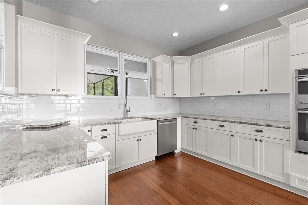 14805 US-301 N photo 25