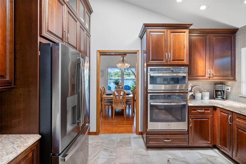 10209 LAKE GROVE DRIVE photo 10