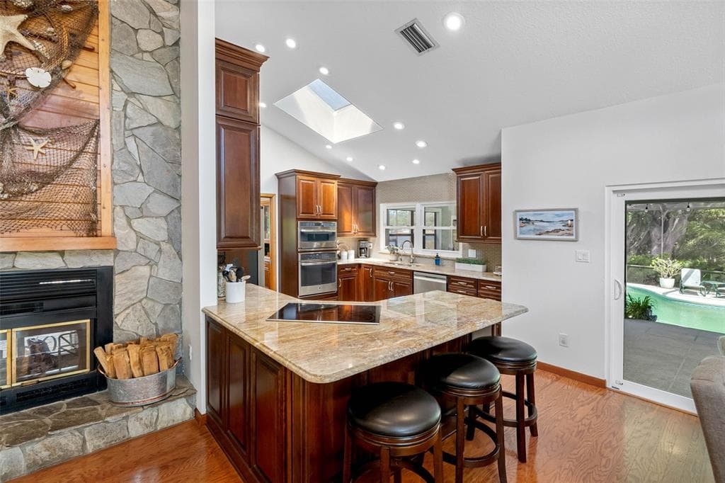 10209 LAKE GROVE DRIVE photo 15