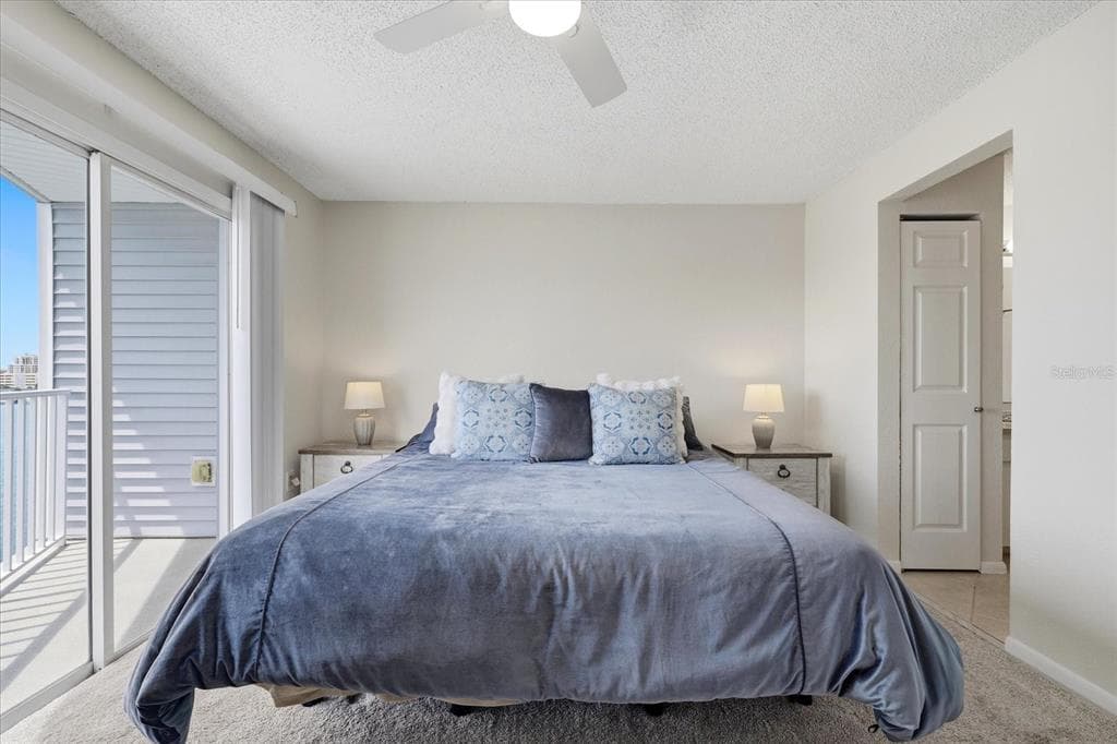 610 ISLAND WAY 607 photo 15