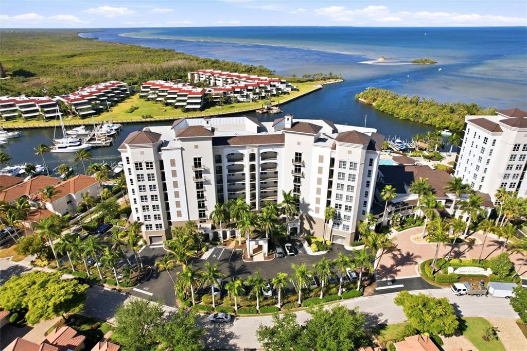 3313 SUNSET KEY CIRCLE #105 2