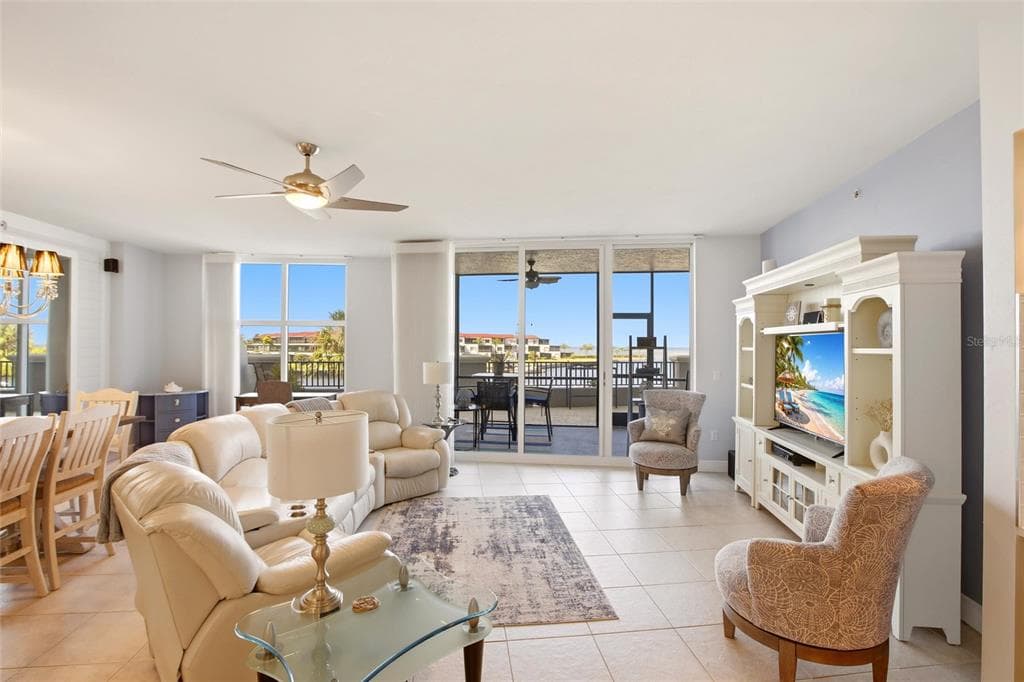 3313 SUNSET KEY CIRCLE #105 5