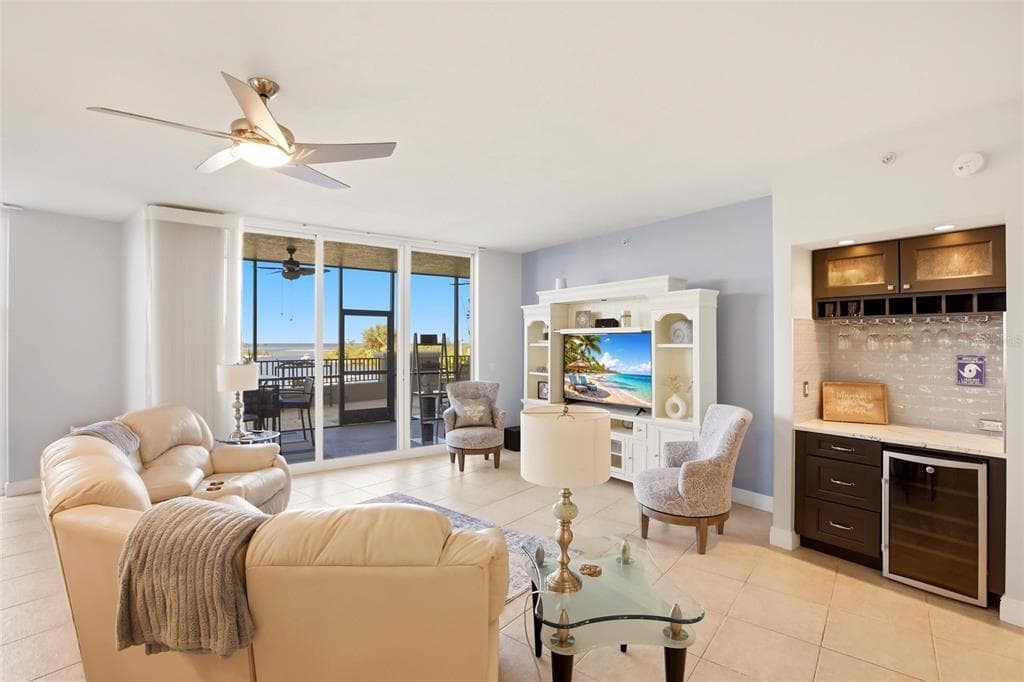 3313 SUNSET KEY CIRCLE #105 4