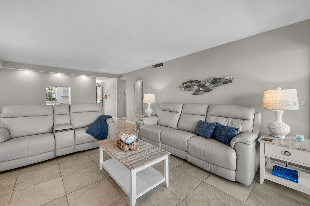 600 SUTTON PLACE B302 photo 13