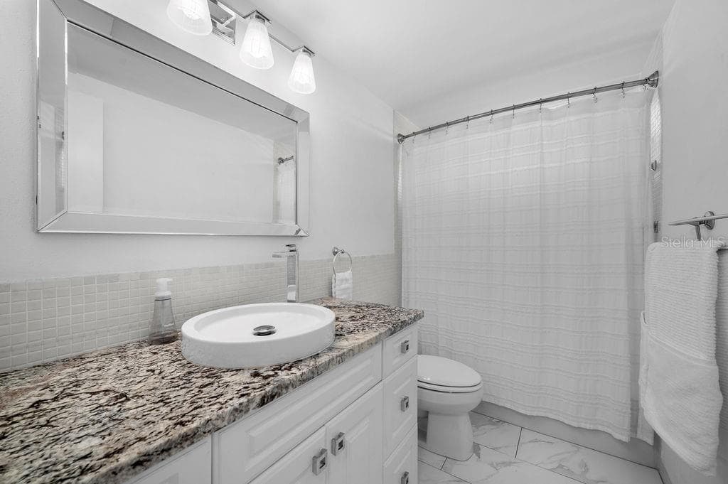 600 SUTTON PLACE B302 photo 25
