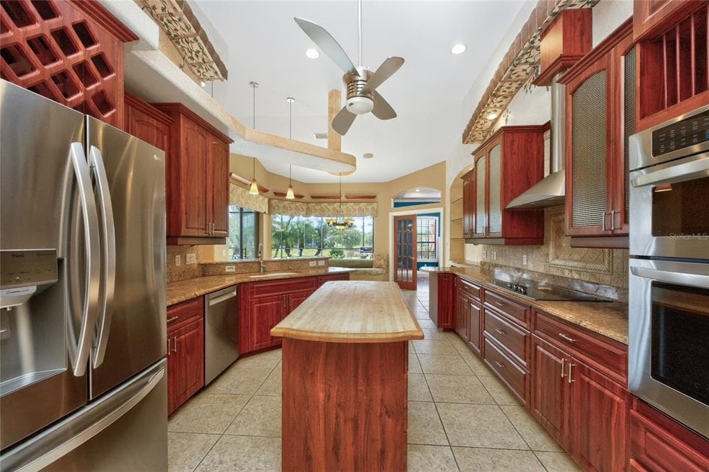 1141 ROTONDA CIRCLE photo 15