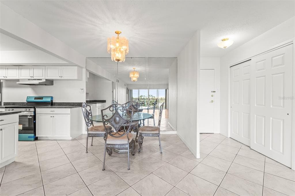 10355 PARADISE BOULEVARD 403 photo 5