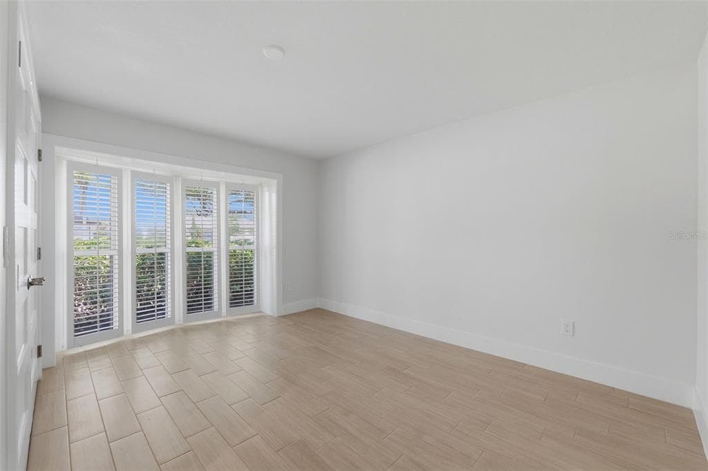 2080 HAWAII AVENUE NE photo 24