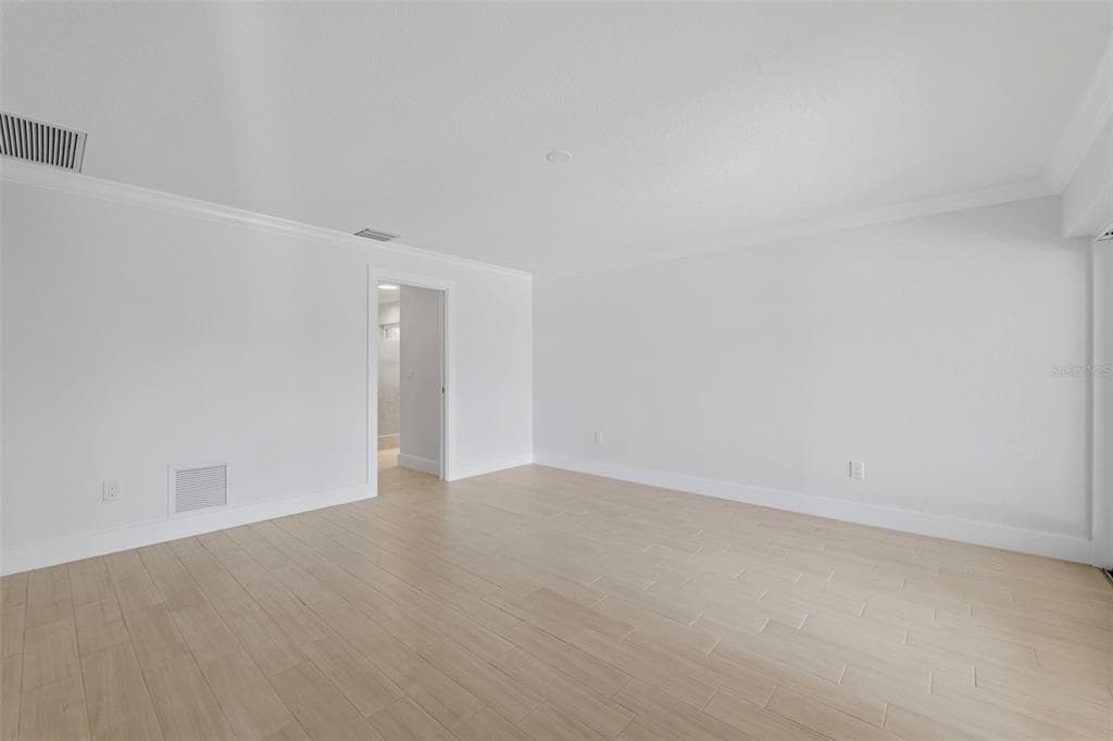 2080 HAWAII AVENUE NE photo 21