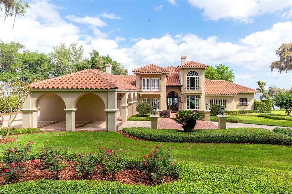 1351 N CLASSIC COURT 4
