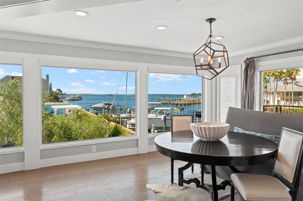 439 CAUSEWAY BOULEVARD 4